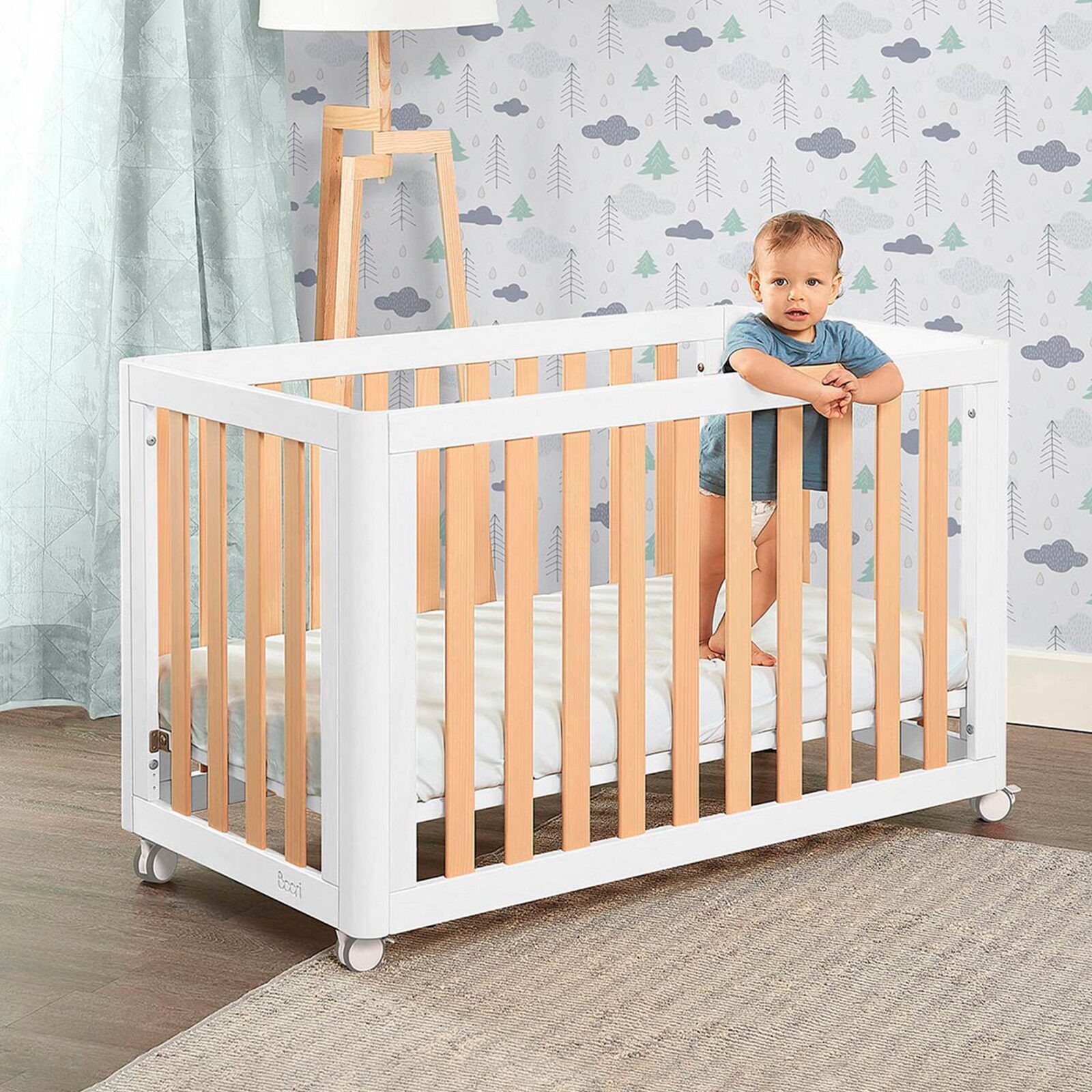 Кровать для новорожденных из дерева